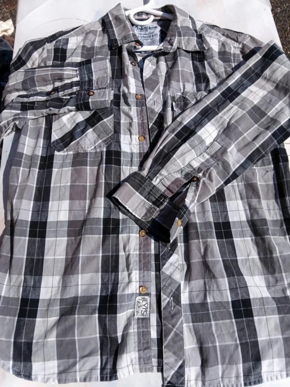Levi's Men's Gray & Black Plaid Button-Down Shirt
